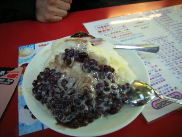 紅豆牛奶氷(練乳を凍らせた氷で作ったミルク金時)ふわふわ氷!