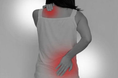 腰痛肩の痛み女性